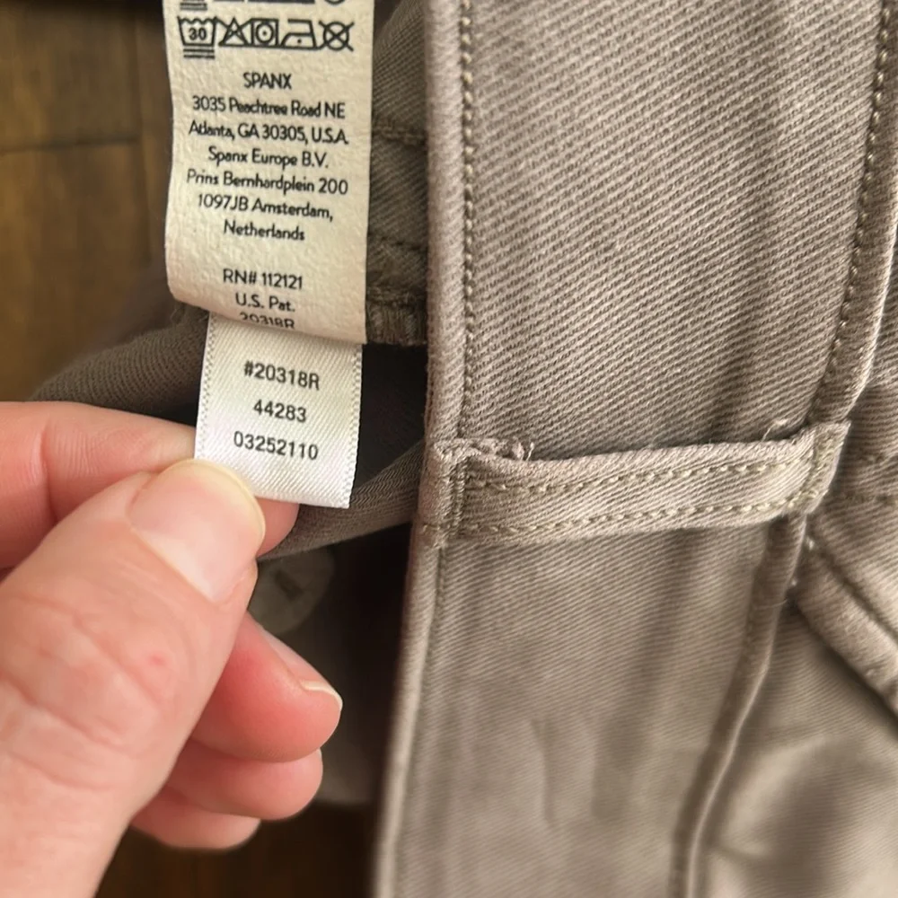 Set if 2 SPANX Twill Mauve and Brown Stretch Shorts Medium